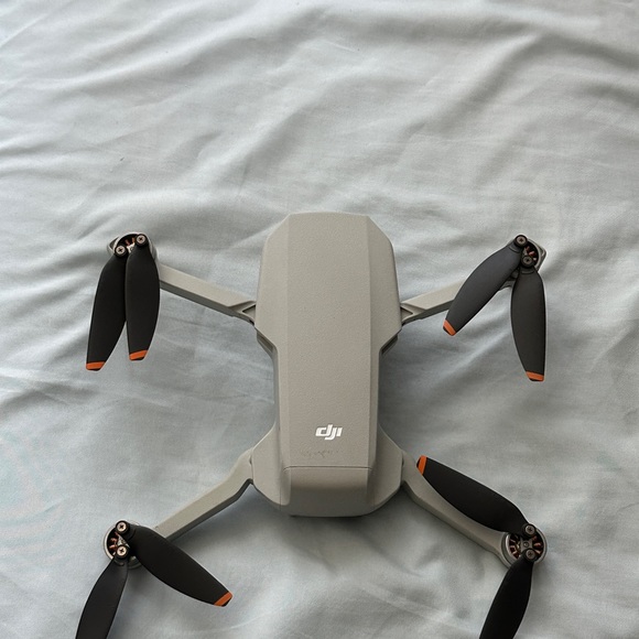 DJI Mini 2 Fly More Combo – Ultralight Foldable Dronewith 4K camera93 minFly